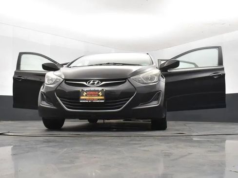 Used 2014 Hyundai Elantra SE FWD image 11