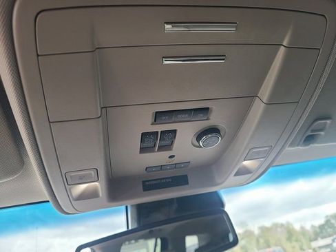 Used 2018 GMC Yukon SLT w/ Premium Edition image 15