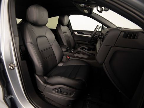 New 2026 Porsche Cayenne Coupe image 33