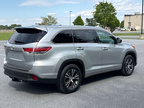 Used 2016 Toyota Highlander XLE AWD/4WD image 8