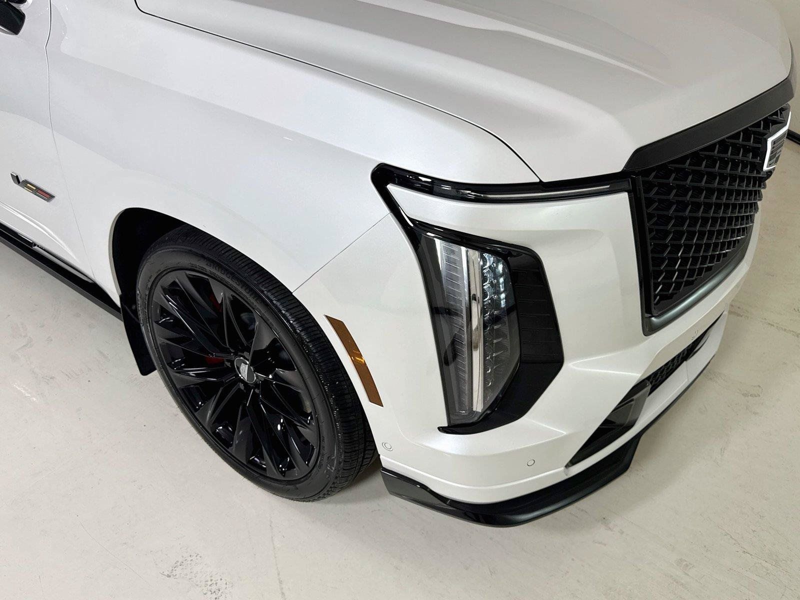 Used 2025 Cadillac Escalade V w/ LPO, ONYX Package AWD/4WD image 36