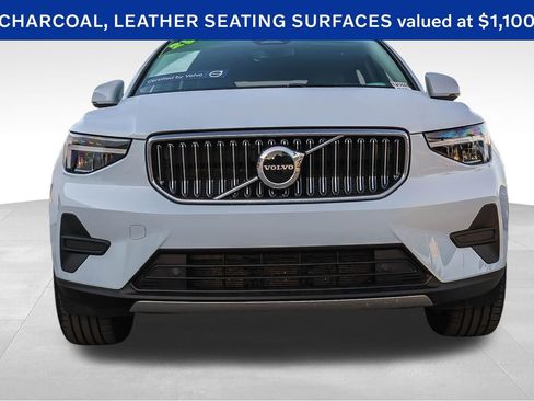 Used 2025 Volvo XC40 B5 Core image 2