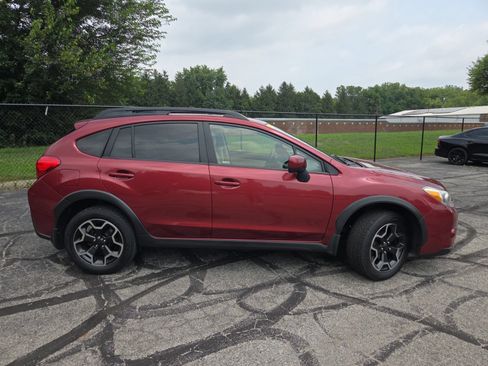 Used 2014 Subaru Crosstrek 2.0i Premium w/ Moonroof Package AWD/4WD image 2