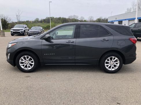 Used 2019 Chevrolet Equinox LS w/ LS Convenience Package FWD image 2