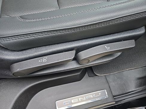 Used 2025 GMC Yukon Denali image 89