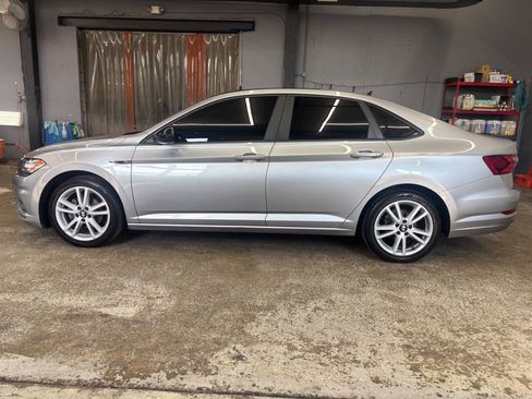 Used 2020 Volkswagen Jetta R-Line w/ R-Line Cold Weather Package image 2