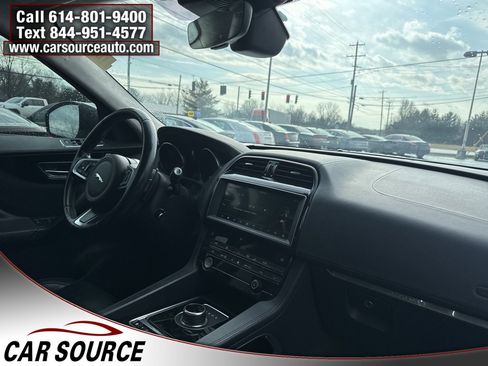 Used 2019 Jaguar F-PACE Prestige image 46