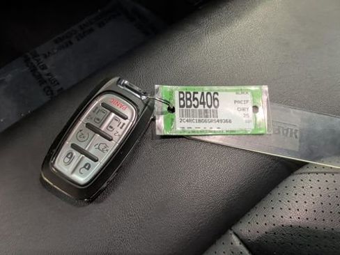 Used 2025 Chrysler Pacifica Select FWD image 25