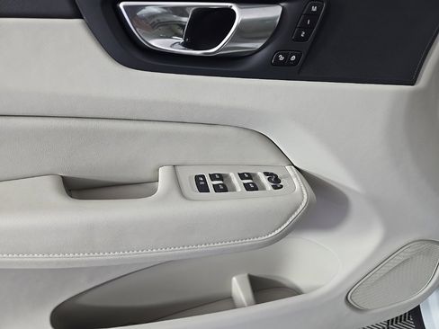 Certified 2023 Volvo XC60 B5 Plus w/ Climate Package image 22