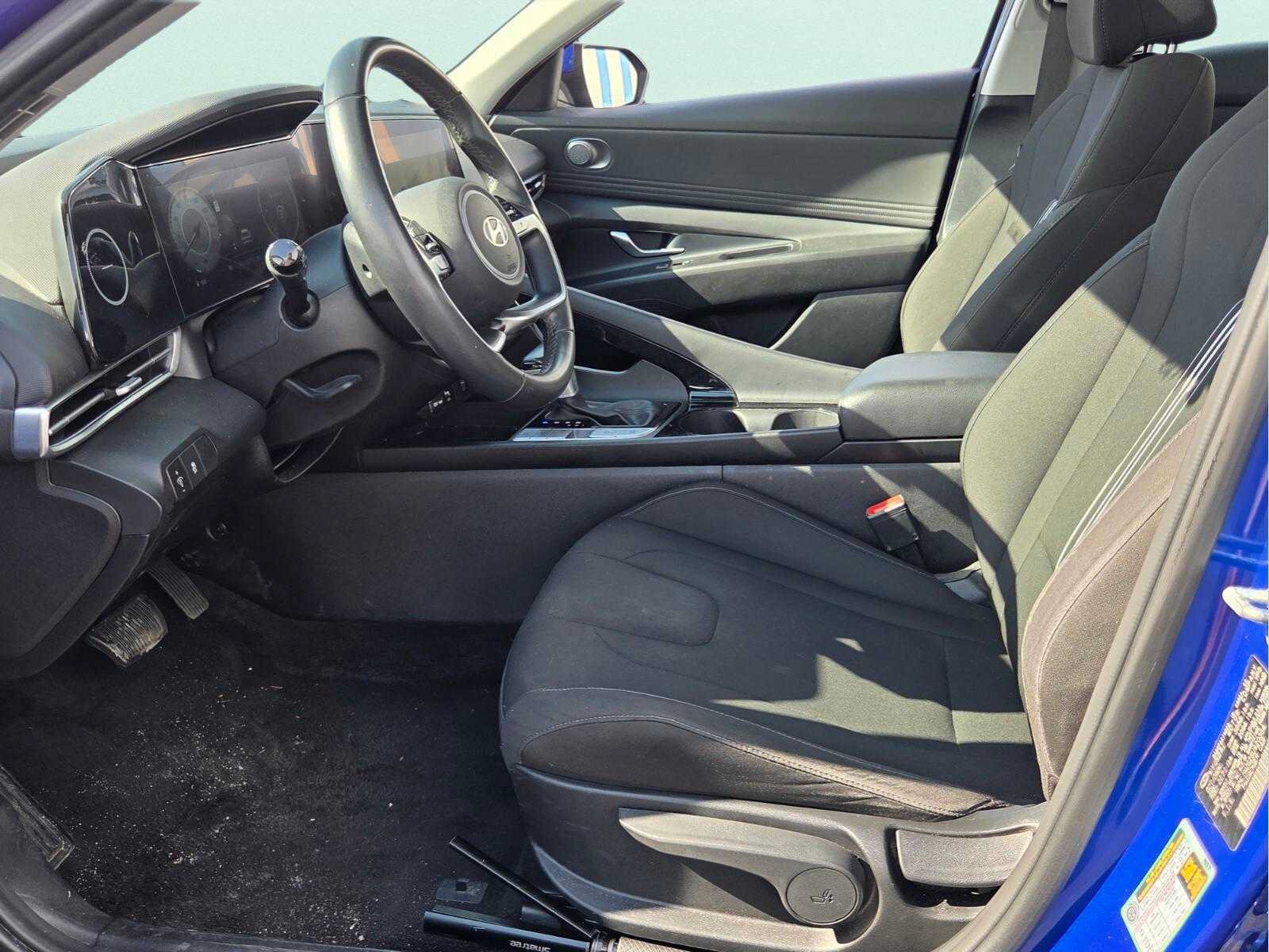 Used 2025 Hyundai Elantra SEL FWD image 10