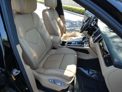 Used 2018 Porsche Macan Sport Edition image 31