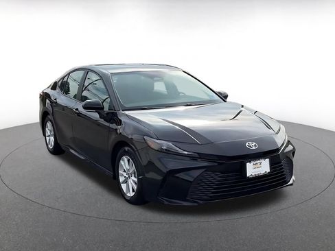 Used 2025 Toyota Camry LE FWD image 3