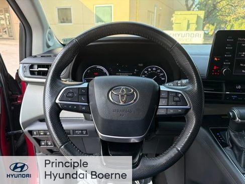 Used 2021 Toyota Sienna Limited FWD image 8