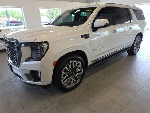 Used 2023 GMC Yukon XL Denali Ultimate AWD/4WD image 1