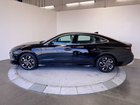Used 2025 Hyundai Sonata SEL FWD image 2