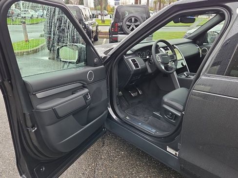 New 2026 Land Rover Discovery Limited Edition image 10
