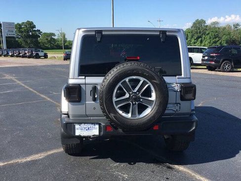 Used 2019 Jeep Wrangler Unlimited Sahara AWD/4WD image 8