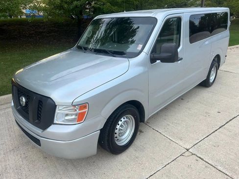 Used 2019 Nissan NV 3500 S image 9