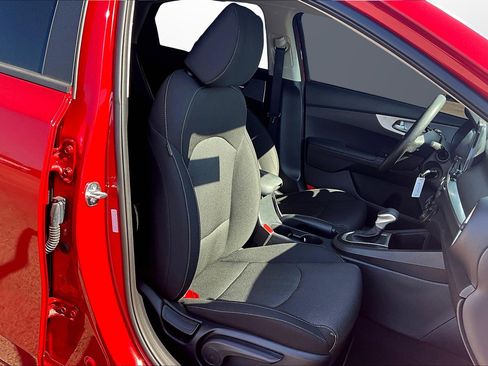 Used 2024 Kia Forte LXS w/ LXS Technology Package image 7