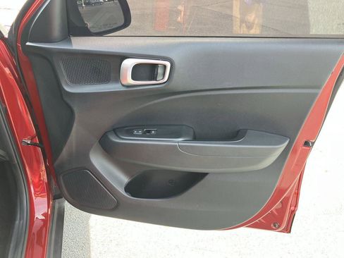Used 2024 Hyundai Venue SEL FWD image 32