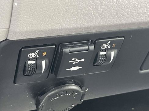 Used 2018 Toyota Sienna XLE w/ XLE Navigation Package AWD/4WD image 27
