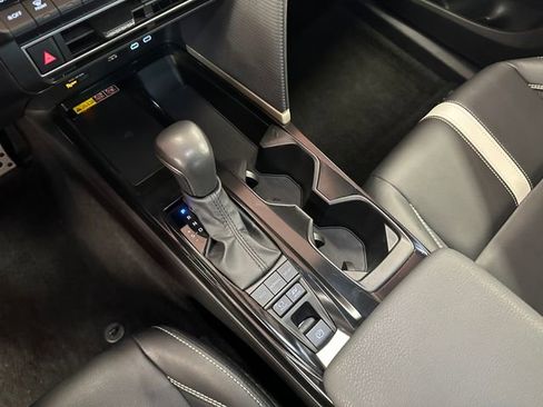 Certified 2025 Toyota Camry SE image 25