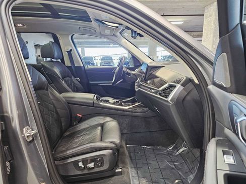 Used 2024 BMW X7 xDrive40i image 28
