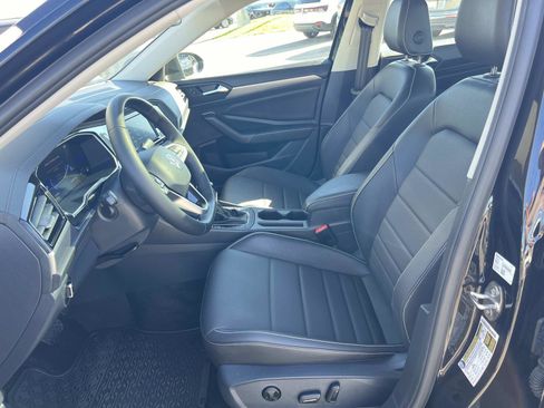 Certified 2024 Volkswagen Jetta SE w/ Panoramic Sunroof Package image 18