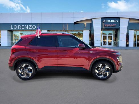 Used 2023 Hyundai Venue Limited w/ Cargo Package FWD image 4