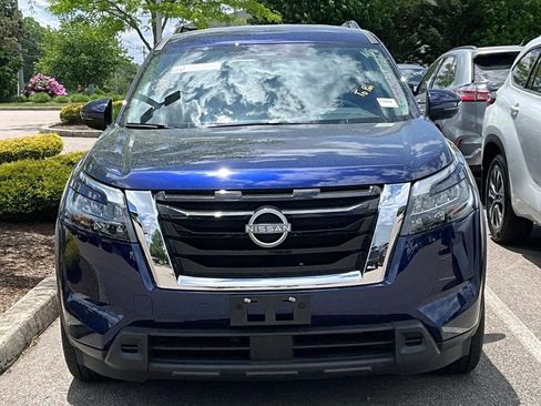 Used 2025 Nissan Pathfinder SV AWD/4WD image 2