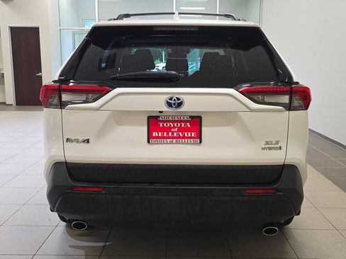 Certified 2022 Toyota RAV4 XLE w/ Convenience Package AWD/4WD image 5