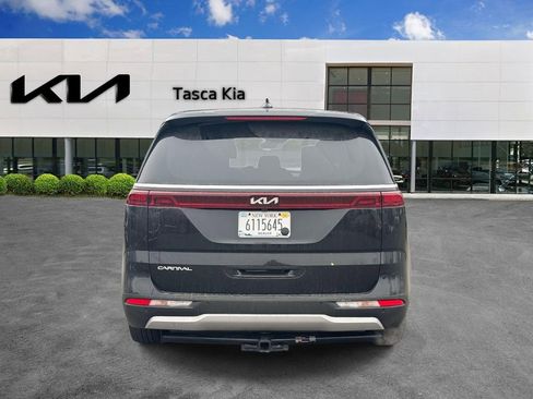 Used 2023 Kia Carnival EX image 6