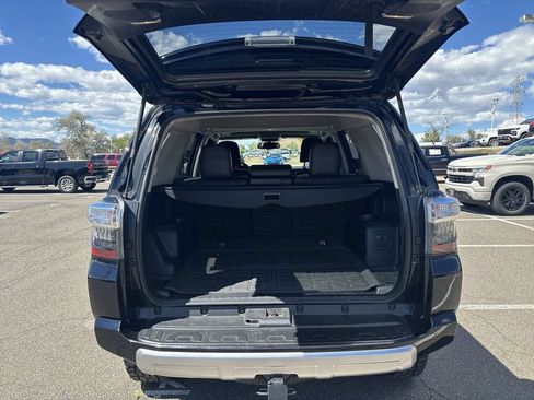 Used 2018 Toyota 4Runner TRD Off-Road Premium AWD/4WD image 30