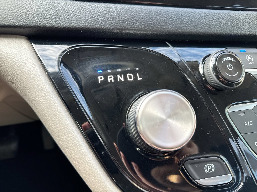 Used 2020 Chrysler Pacifica Touring-L FWD image 16