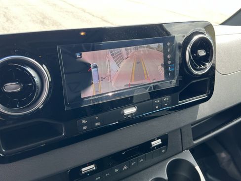 Used 2024 Mercedes-Benz Sprinter 2500 image 24