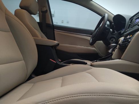 Used 2018 Hyundai Elantra SE FWD image 21