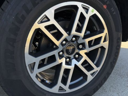 New 2025 Ford Expedition Active image 26