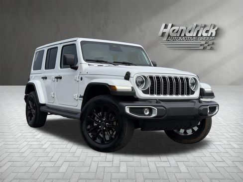 Used 2025 Jeep Wrangler Unlimited Sahara AWD/4WD image 2