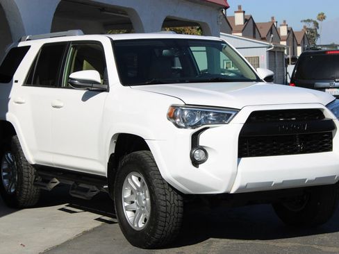 Used 2018 Toyota 4Runner SR5 Premium AWD/4WD image 3