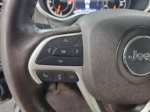 Used 2017 Jeep Cherokee Overland w/ Technology Group AWD/4WD image 19