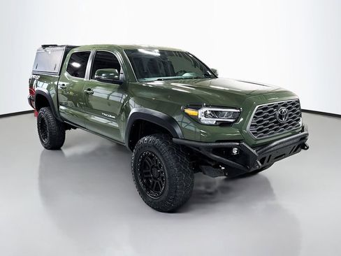 Used 2021 Toyota Tacoma TRD Off-Road w/ TRD Premium Off Road Package AWD/4WD image 3