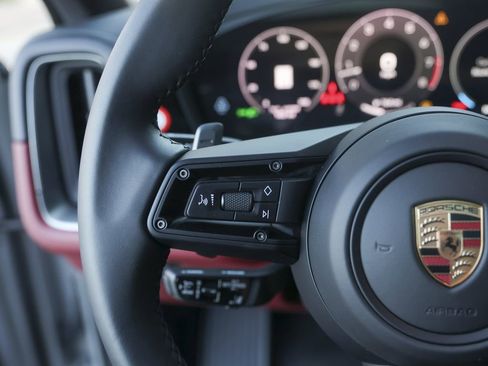 New 2025 Porsche Cayenne S image 22