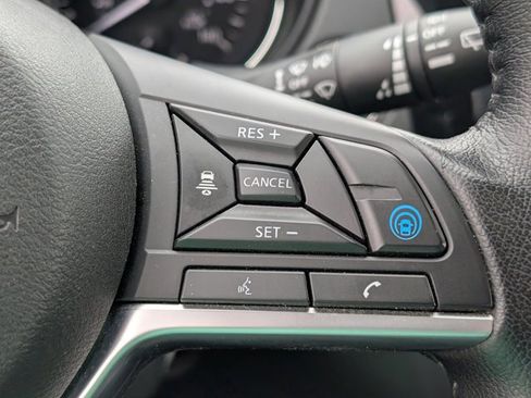 Used 2022 Nissan Rogue Sport SV w/ Technology Package image 18