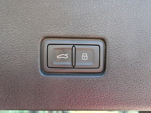 Used 2019 Audi Q8 Premium Plus w/ Premium Plus image 43