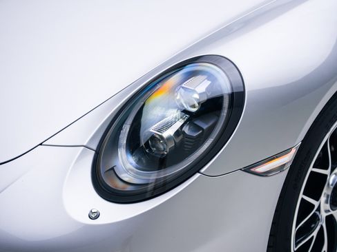 Used 2016 Porsche 911 Turbo S image 12