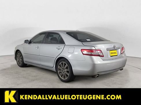 Used 2011 Toyota Camry XLE w/ XLE Extra-Value Pkg #1 image 3