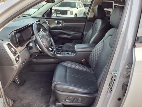 Used 2023 Kia Sorento SX Prestige image 12