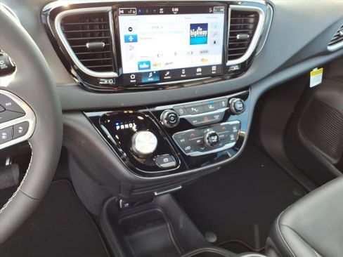 New 2026 Chrysler Voyager LX image 15