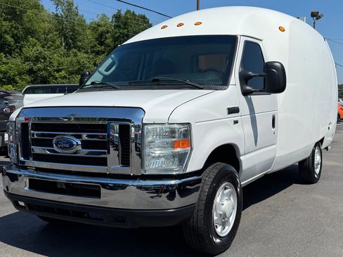 Used 2013 Ford E-350 and Econoline 350 Super Duty RWD image 2