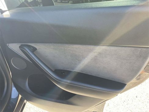 Used 2024 Tesla Model Y Performance image 23